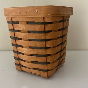 Small spoon basket with Dresden blue weave. Protector included